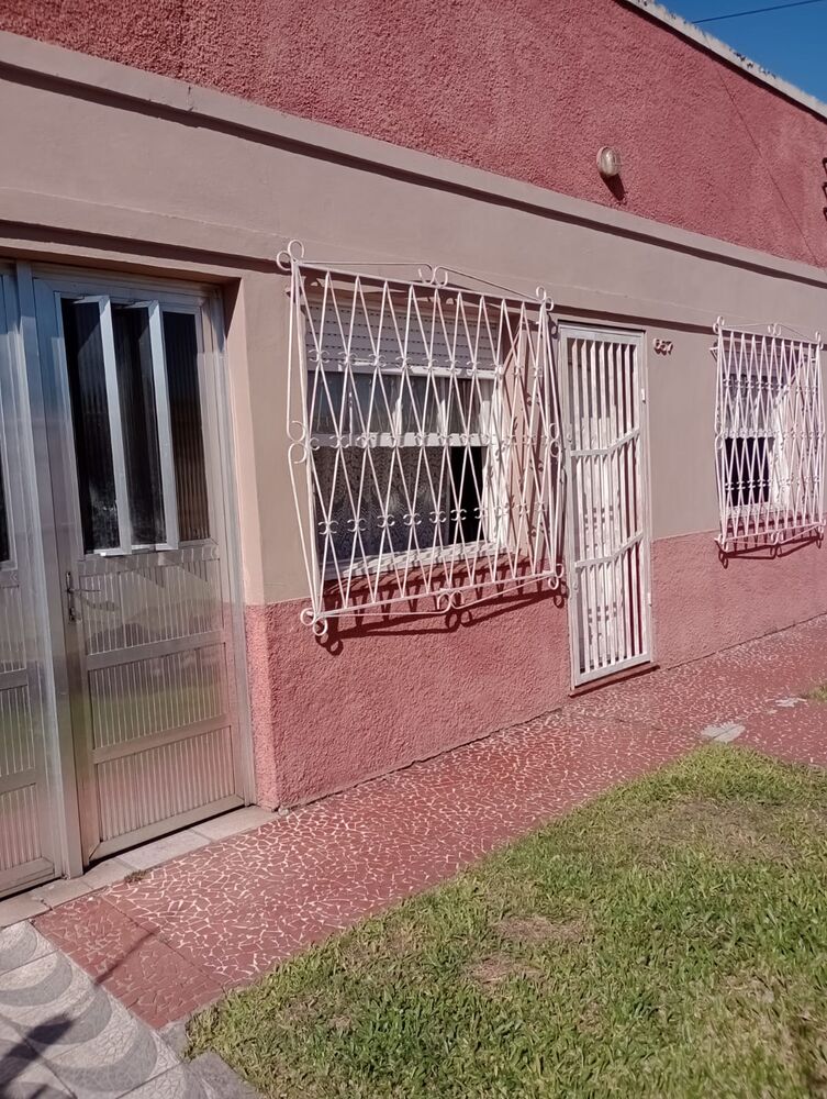 Casa à venda com 3 quartos, 220m² - Foto 1