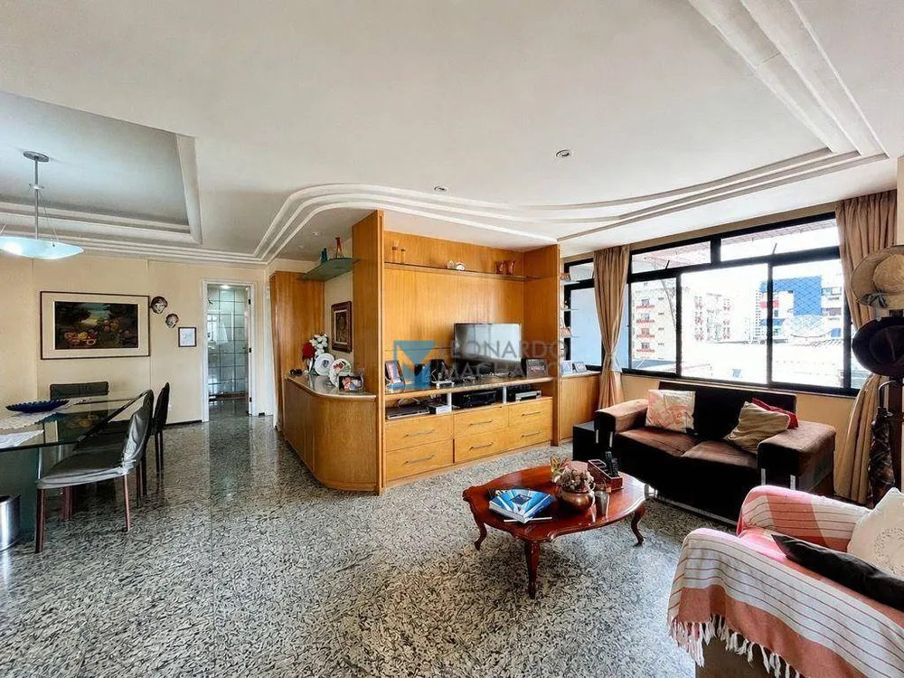 Apartamento, 3 quartos, 223 m² - Foto 2