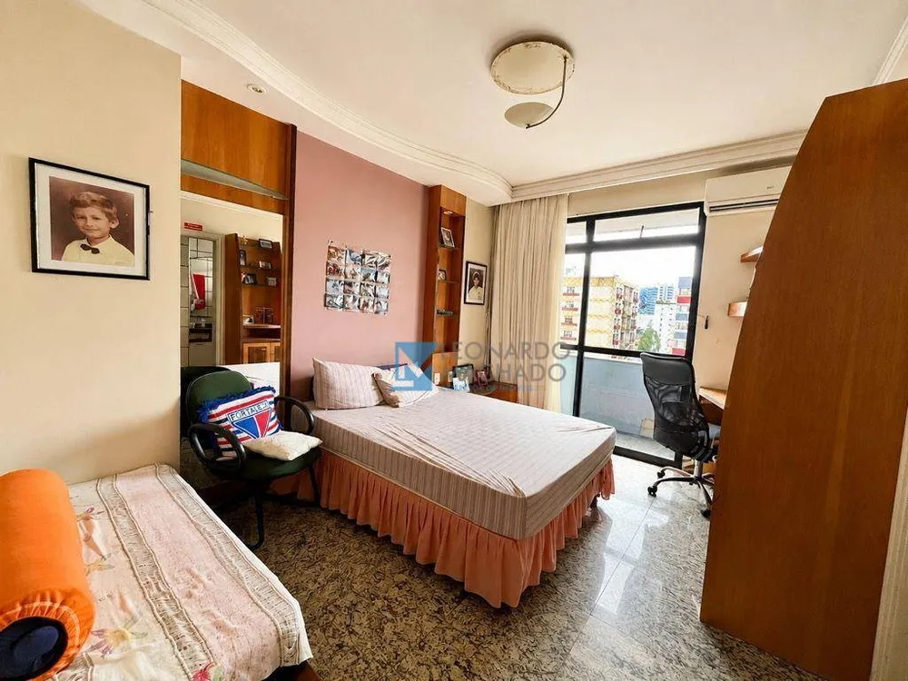 Apartamento, 3 quartos, 223 m² - Foto 2