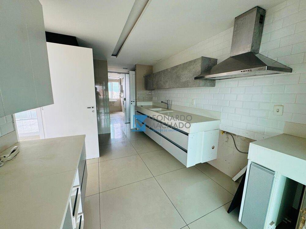 Apartamento à venda com 3 quartos, 217m² - Foto 4