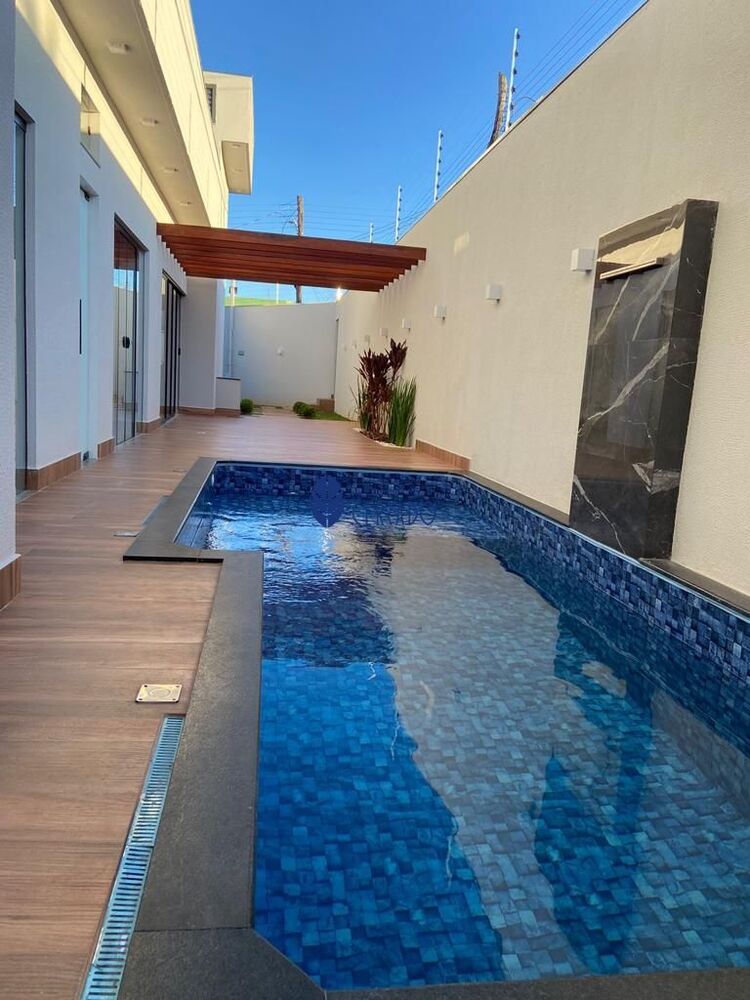 Casa à venda com 3 quartos, 140m² - Foto 1