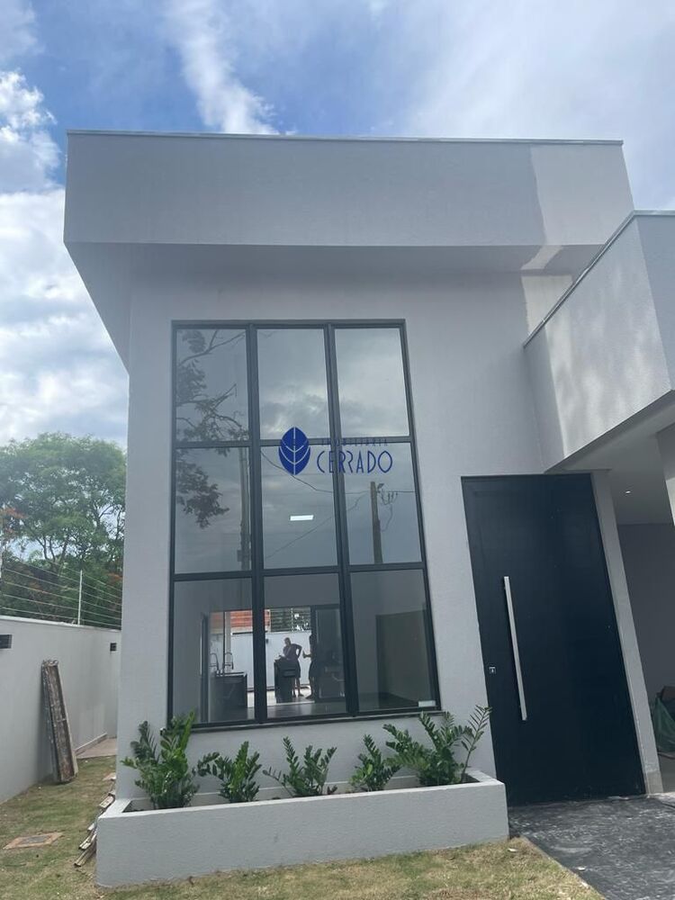 Casa à venda com 3 quartos, 186m² - Foto 1
