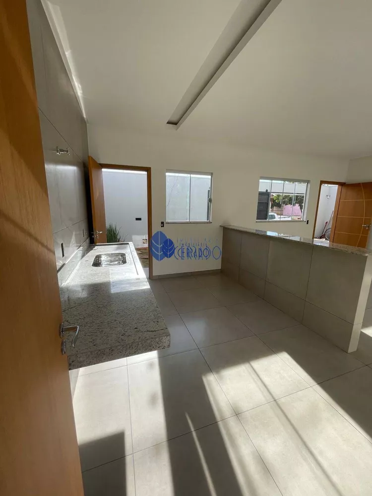 Casa à venda com 3 quartos, 100m² - Foto 3