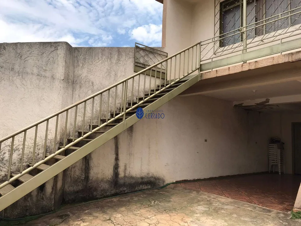 Casa, 5 quartos, 240 m² - Foto 1