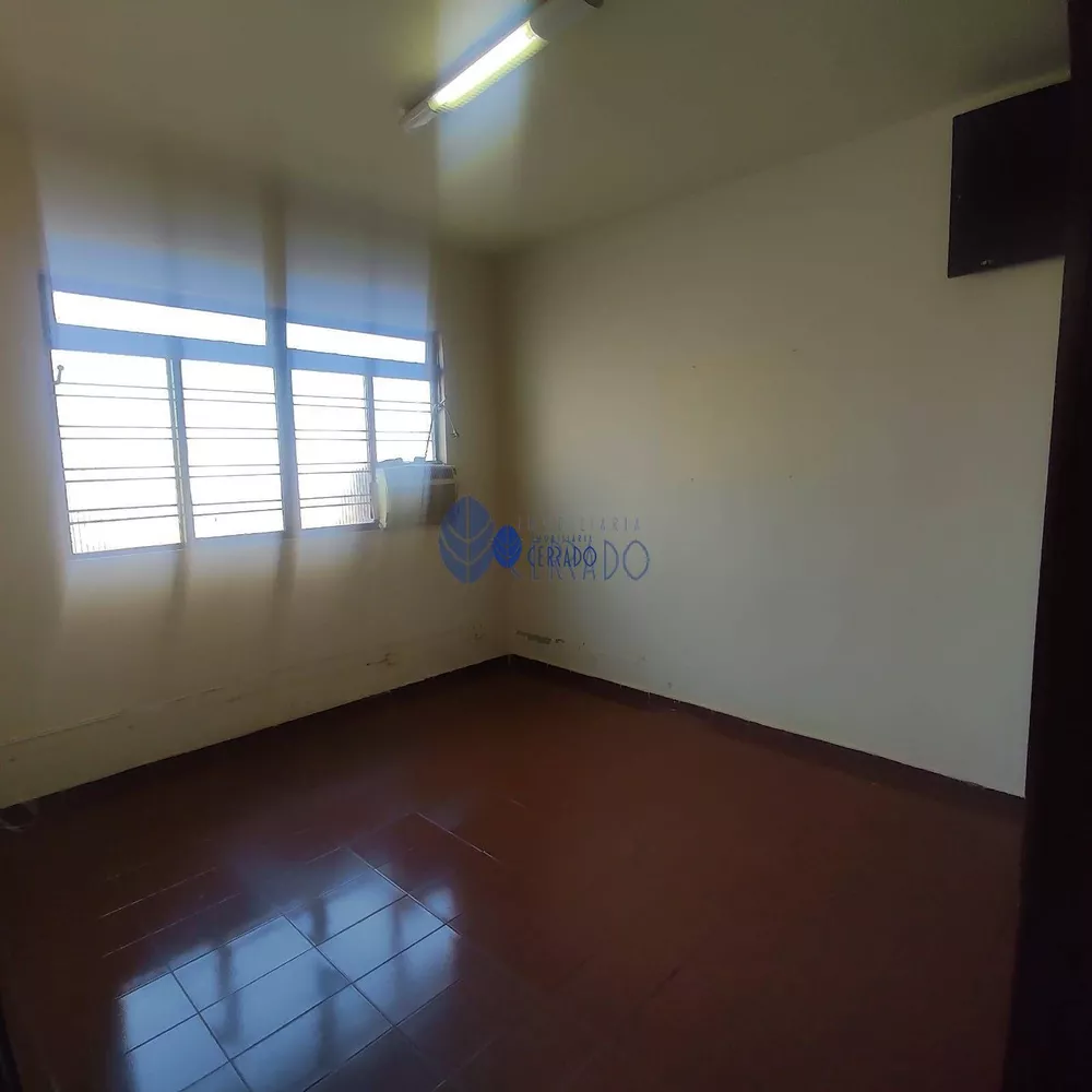 Casa à venda com 3 quartos, 250m² - Foto 8