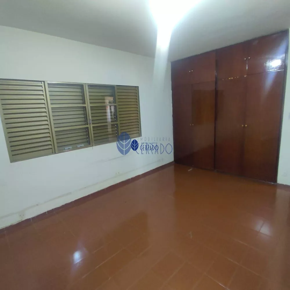 Casa à venda com 3 quartos, 250m² - Foto 9