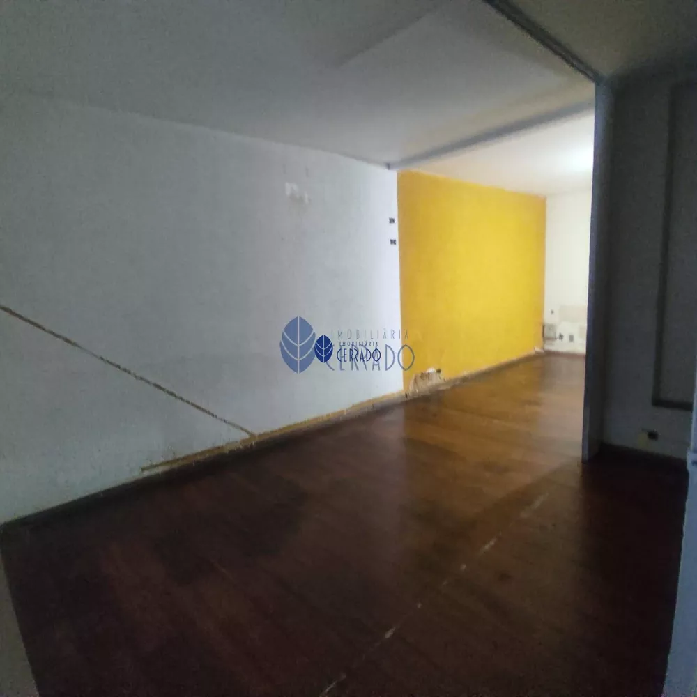 Casa à venda com 3 quartos, 250m² - Foto 4