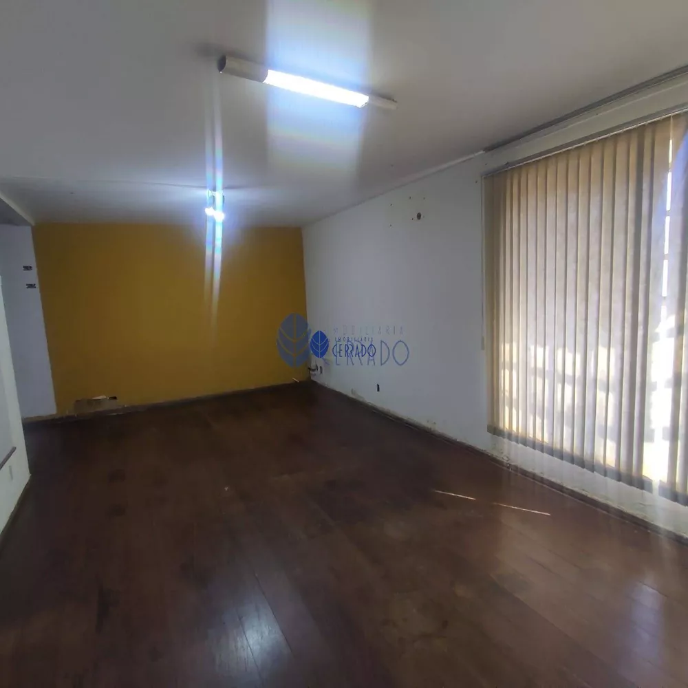 Casa à venda com 3 quartos, 250m² - Foto 2