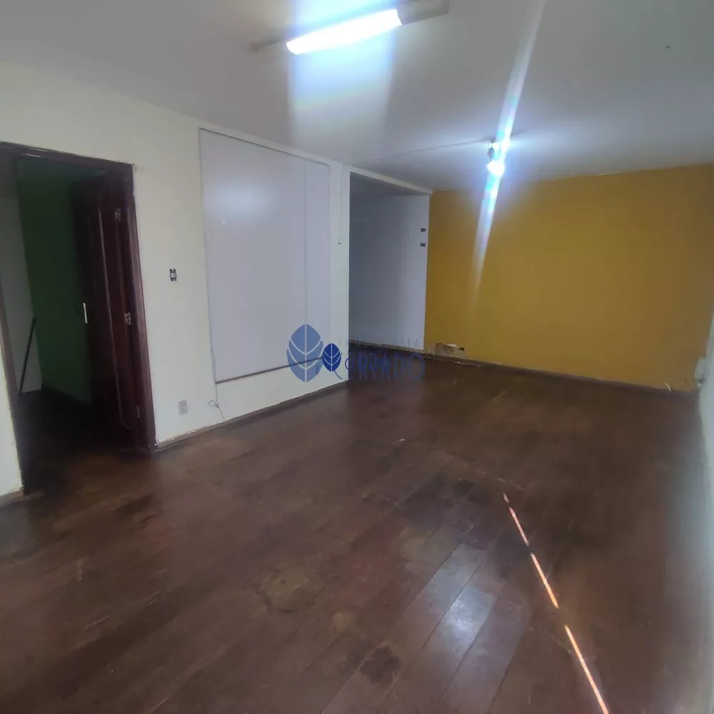 Casa à venda com 3 quartos, 250m² - Foto 3