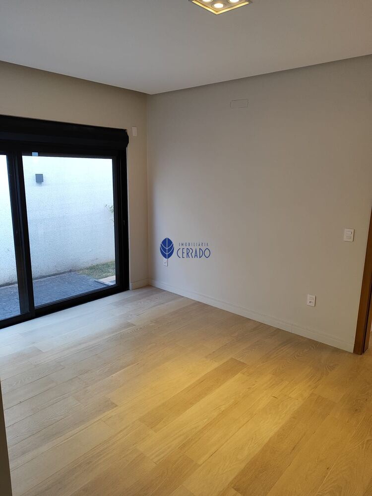 Casa de Condomínio à venda com 3 quartos, 243m² - Foto 4