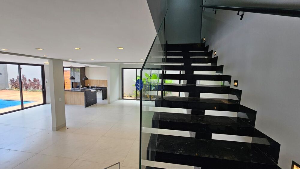Casa à venda com 4 quartos, 265m² - Foto 4