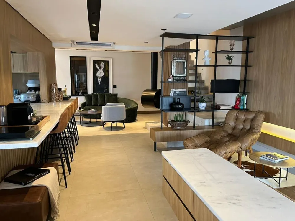 Cobertura, 3 quartos, 215 m² - Foto 1