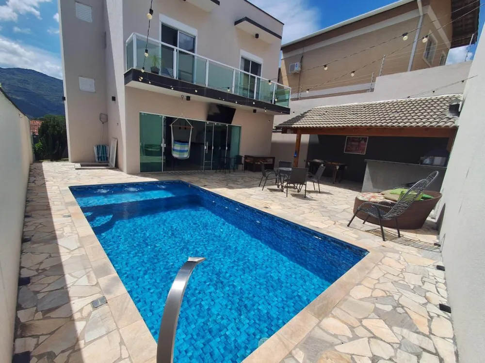 Casa, 3 quartos, 202 m² - Foto 1