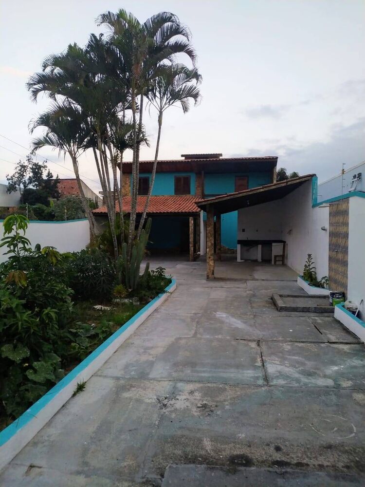 Casa à venda com 4 quartos, 140m² - Foto 1