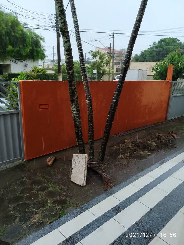 Casa à venda com 2 quartos, 100m² - Foto 3