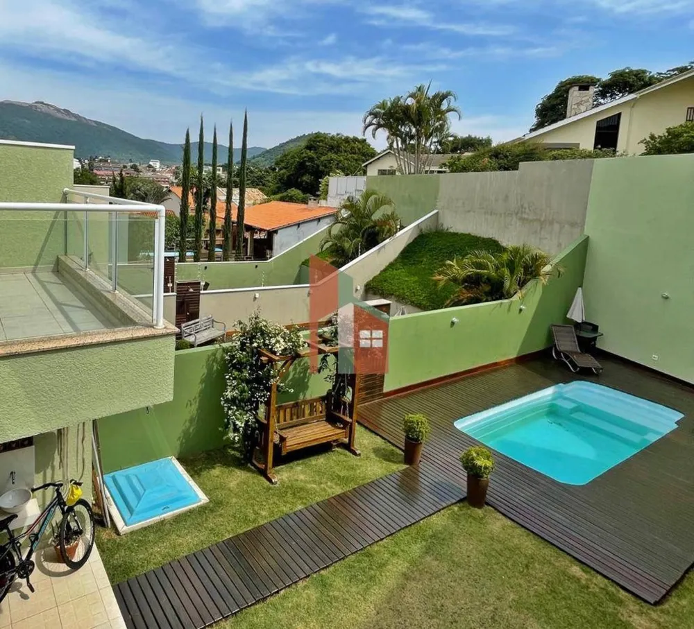 Casa, 3 quartos, 235 m² - Foto 1