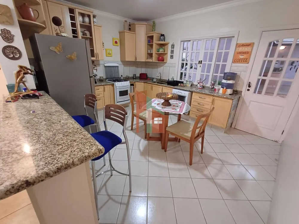 Casa, 3 quartos, 300 m² - Foto 1