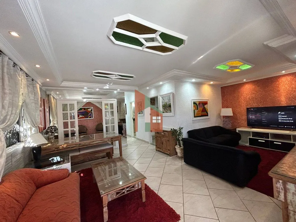 Casa, 3 quartos, 196 m² - Foto 1