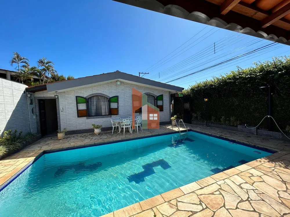 Casa, 3 quartos, 196 m² - Foto 1