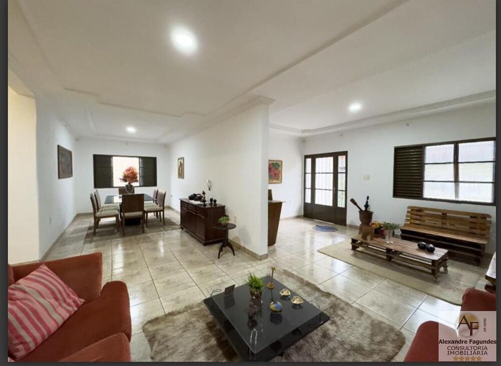 Sobrado à venda com 4 quartos, 420m² - Foto 1