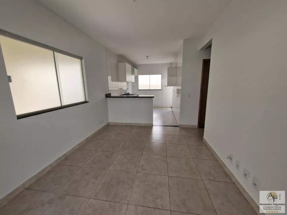 Casa à venda com 3 quartos, 69m² - Foto 4