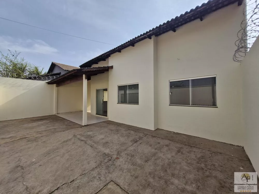 Casa à venda com 3 quartos, 69m² - Foto 1