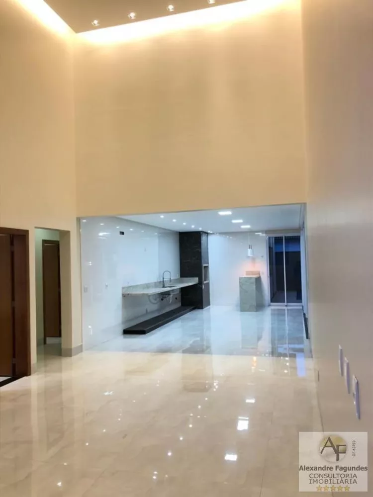 Casa de Condomínio à venda com 4 quartos, 200m² - Foto 2