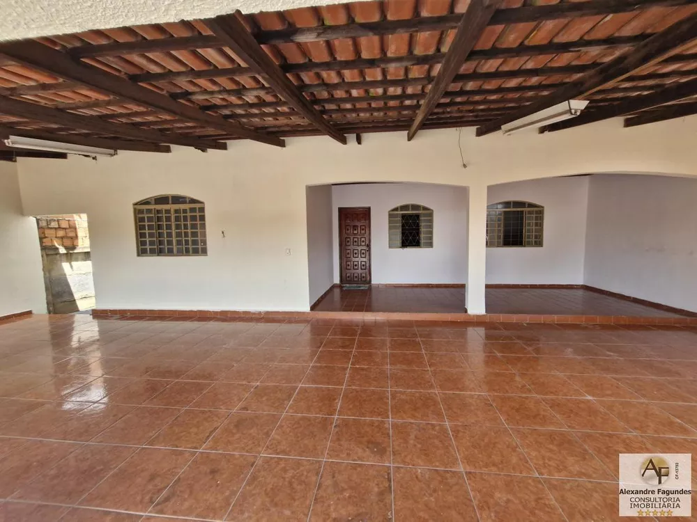 Casa à venda com 3 quartos, 175m² - Foto 3