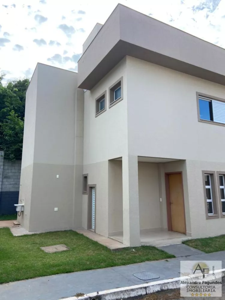 Sobrado à venda com 3 quartos, 100m² - Foto 1