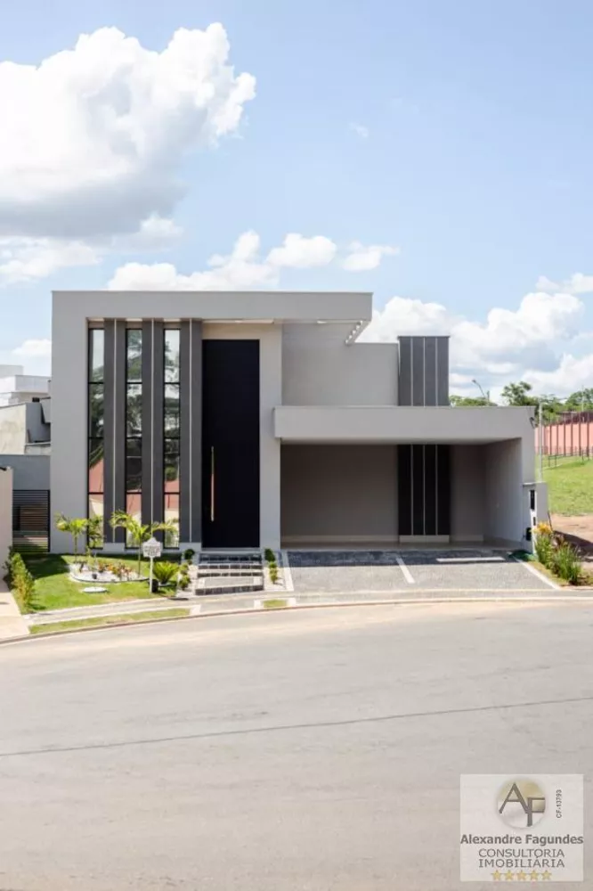 Casa de Condomínio à venda com 4 quartos, 429m² - Foto 1