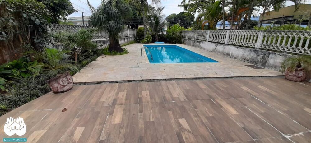 Casa à venda com 3 quartos, 393m² - Foto 2