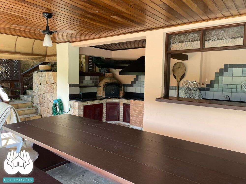 Casa à venda com 5 quartos, 450m² - Foto 1