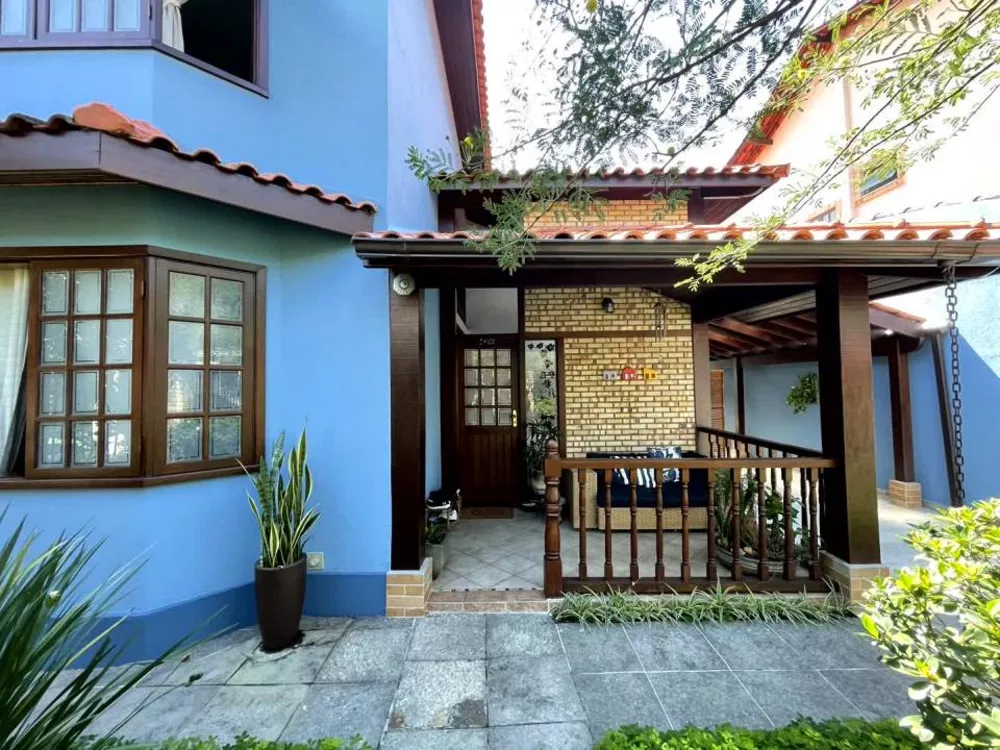 Casa de Condomínio à venda com 4 quartos, 220m² - Foto 2