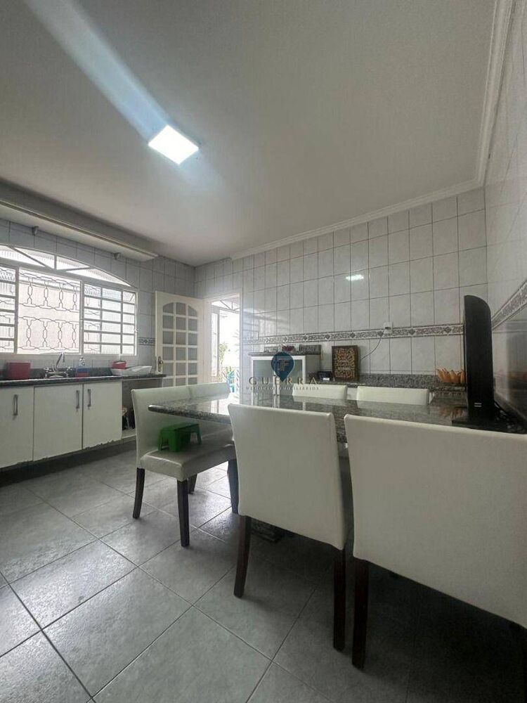 Casa, 3 quartos, 240 m² - Foto 4