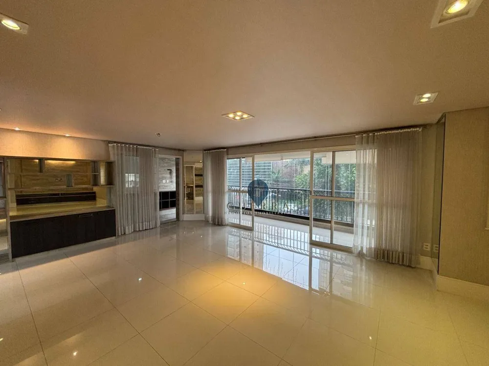 Apartamento, 3 quartos, 215 m² - Foto 2