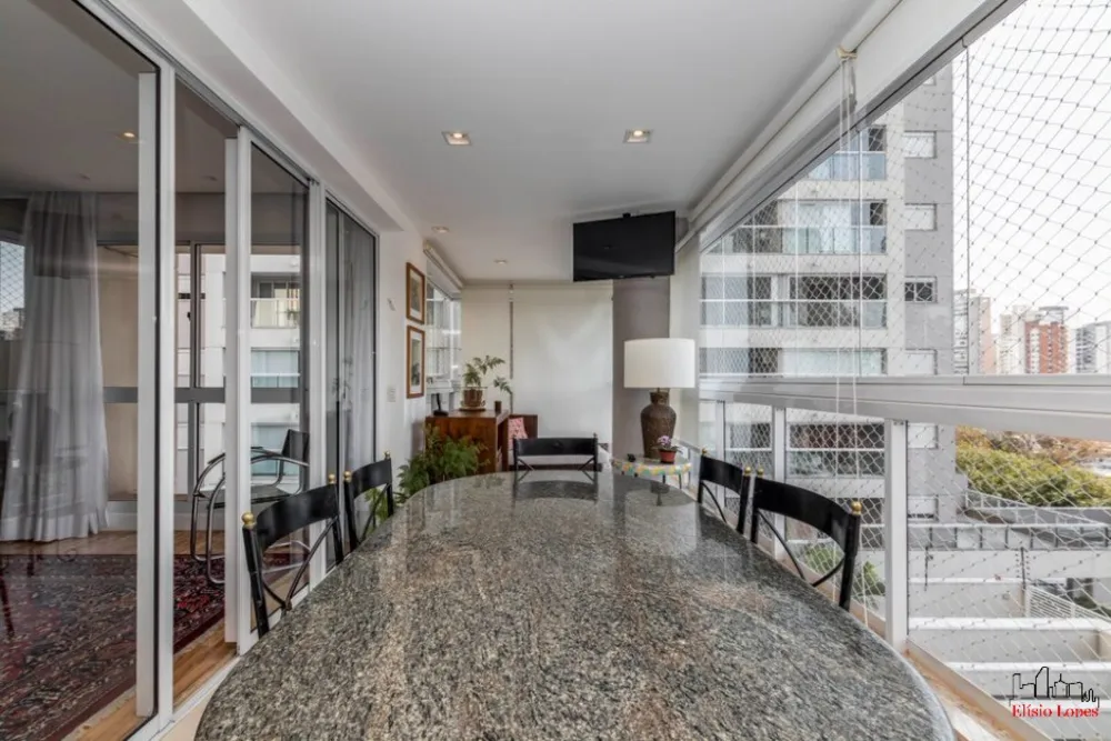 Apartamento, 3 quartos, 236 m² - Foto 1