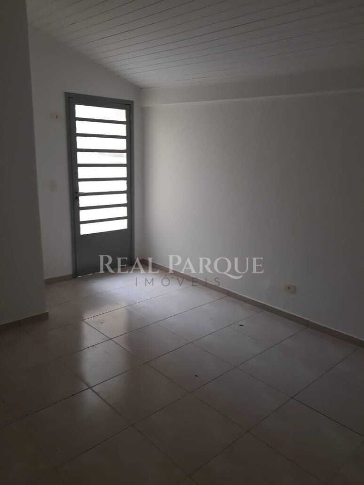 Casa à venda e aluguel com 8 quartos, 250m² - Foto 4
