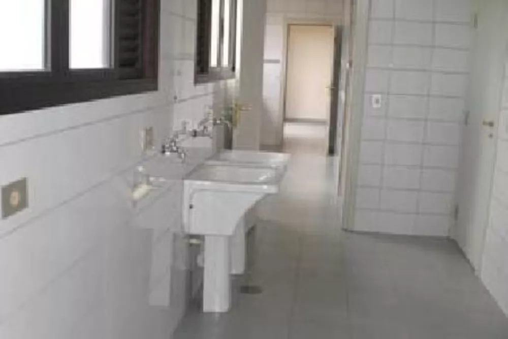 Apartamento para alugar com 4 quartos, 254m² - Foto 1