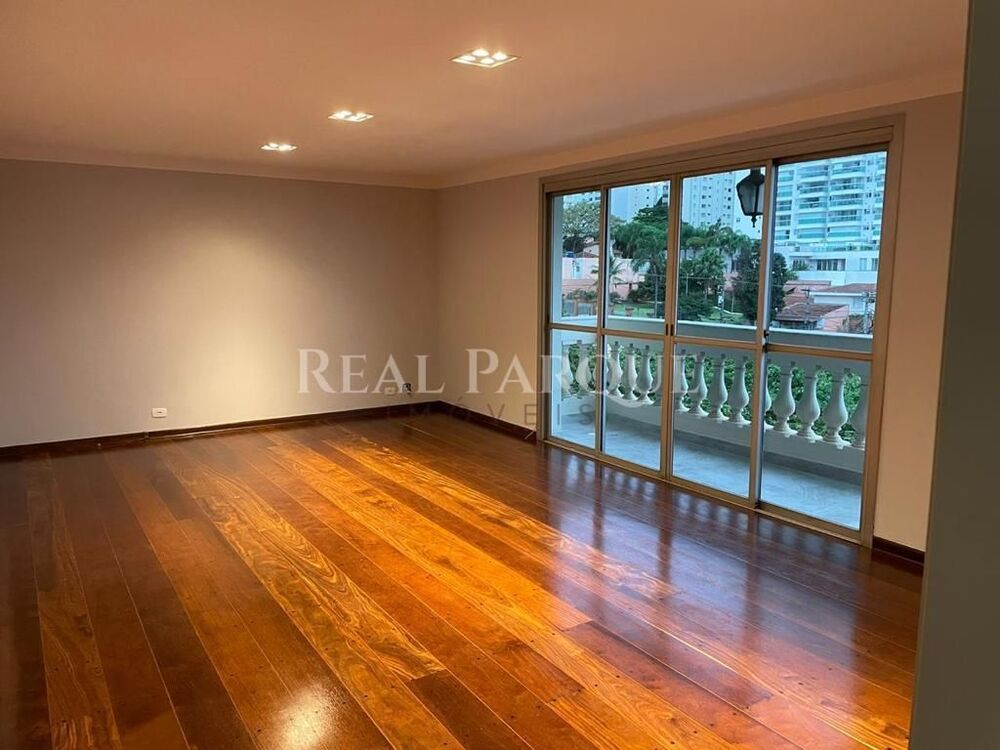Apartamento à venda com 3 quartos, 135m² - Foto 1