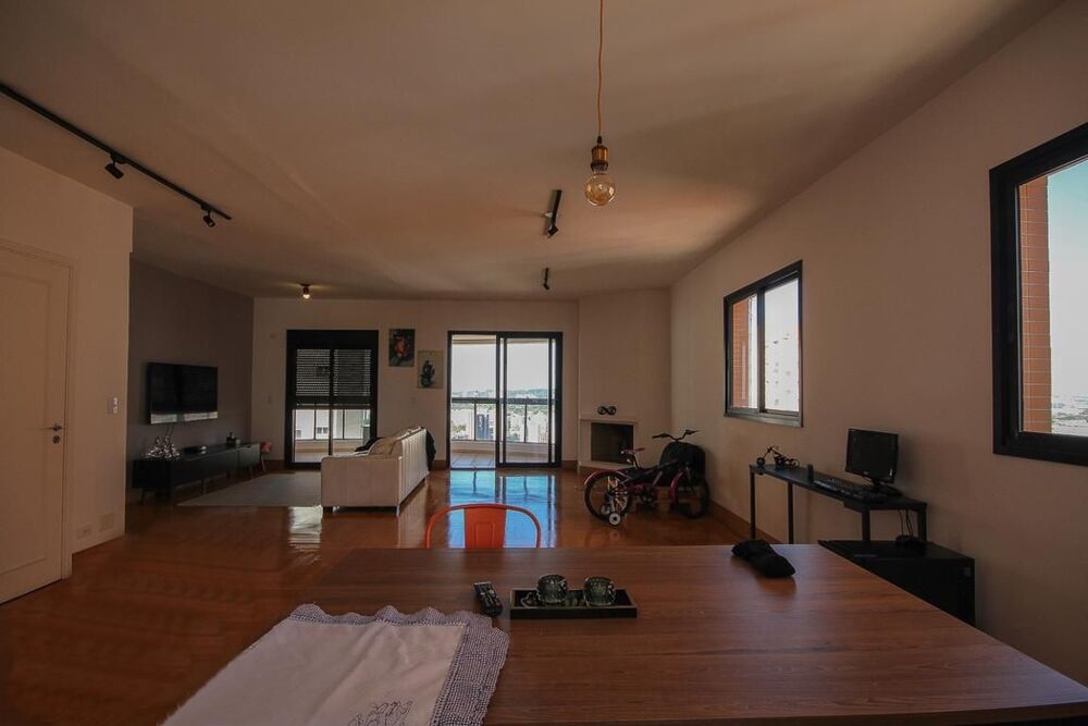 Apartamento à venda e aluguel com 3 quartos, 160m² - Foto 1