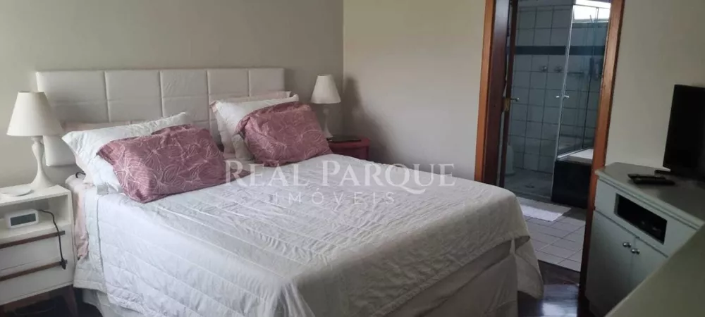 Apartamento à venda com 3 quartos, 212m² - Foto 13