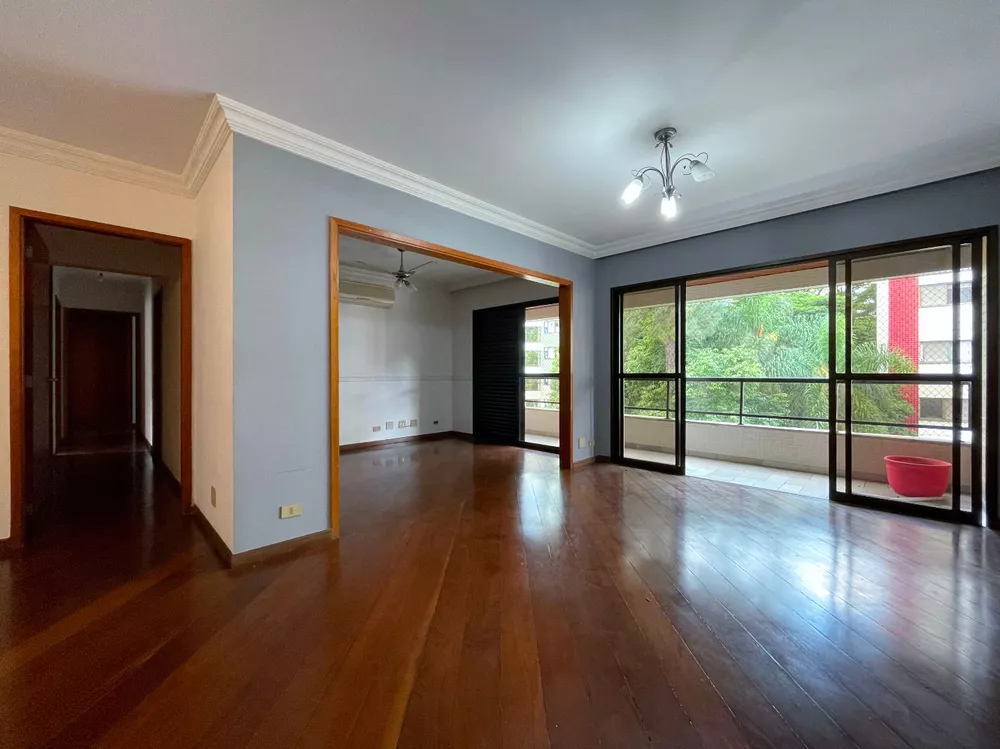 Apartamento à venda com 3 quartos, 131m² - Foto 1