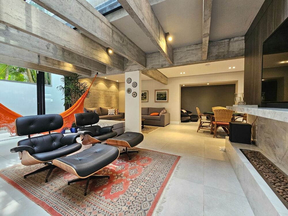 Casa à venda com 3 quartos, 408m² - Foto 1