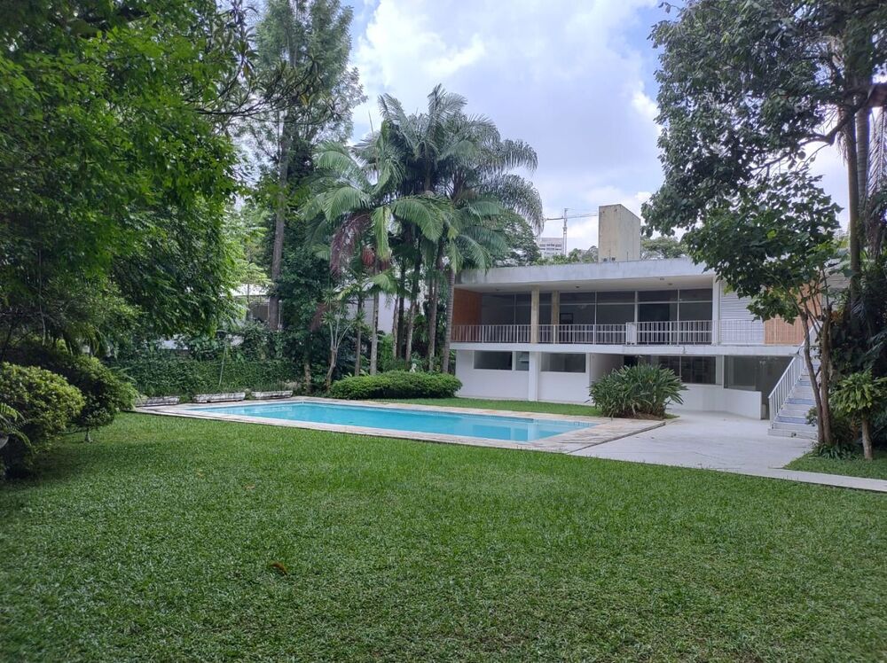 Casa à venda e aluguel com 4 quartos, 900m² - Foto 1