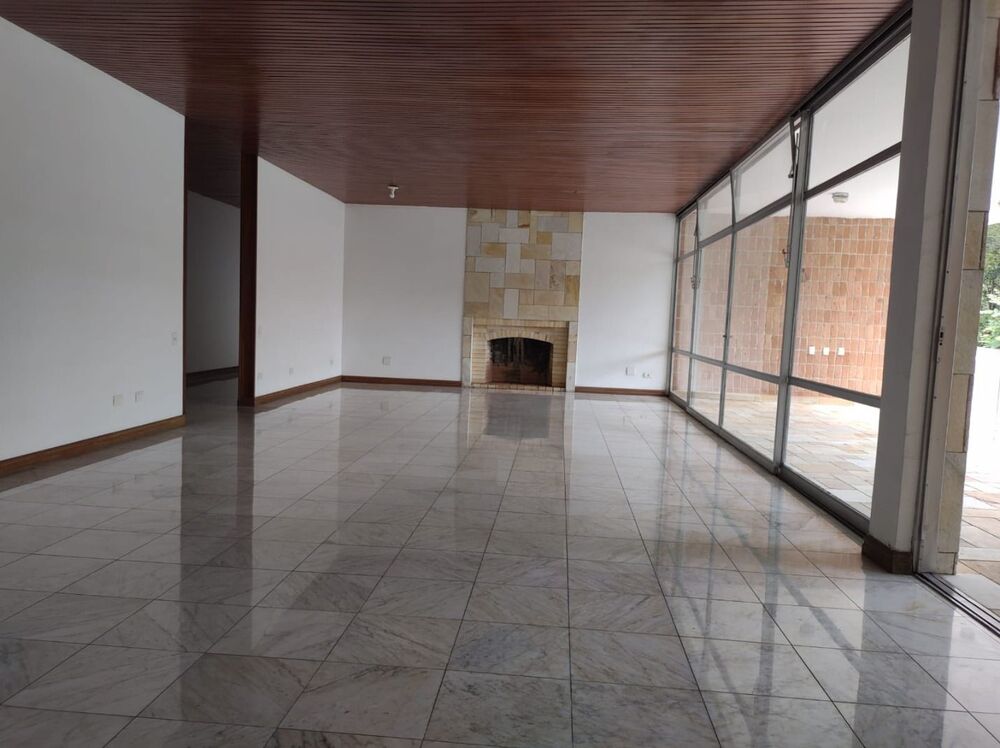 Casa à venda e aluguel com 4 quartos, 900m² - Foto 3