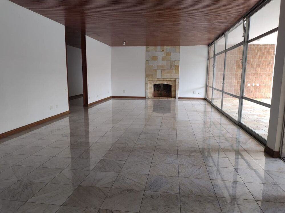 Casa à venda e aluguel com 4 quartos, 900m² - Foto 2