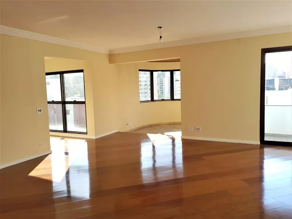 Apartamento à venda com 4 quartos, 220m² - Foto 1