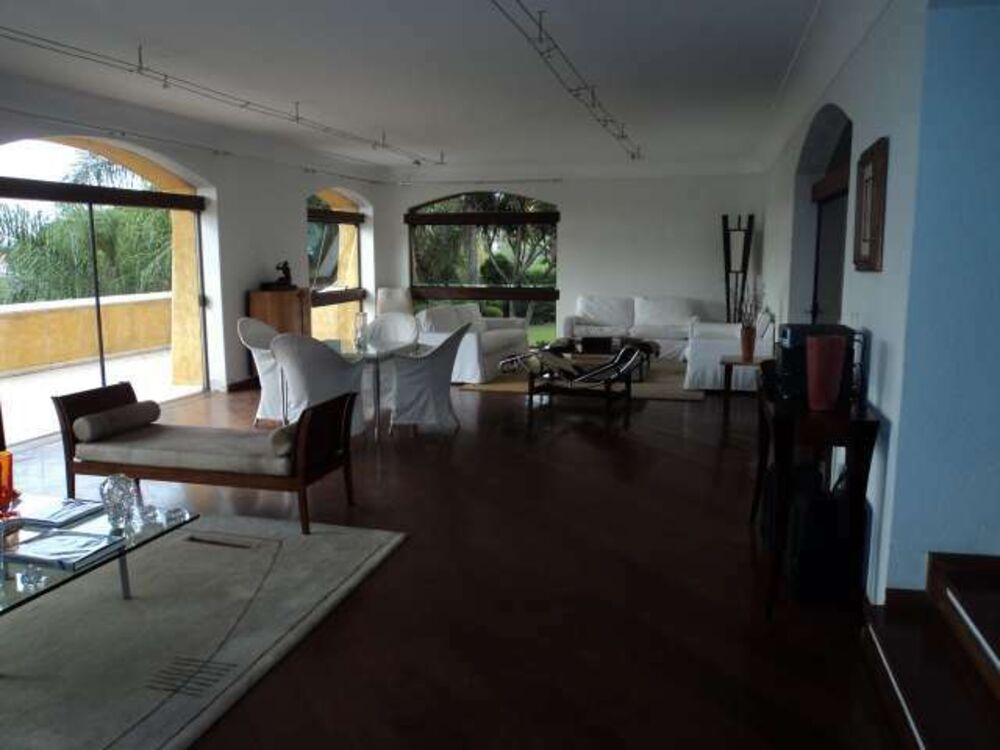 Casa à venda com 4 quartos, 1403m² - Foto 1