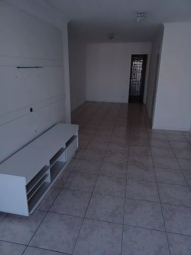 Apartamento para alugar com 2 quartos, 120m² - Foto 2