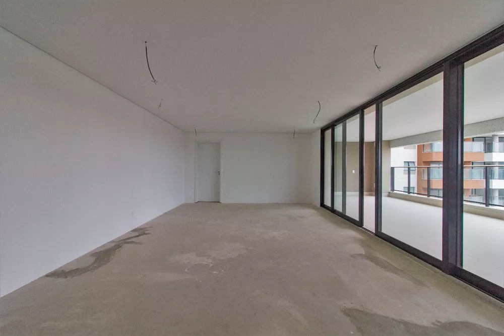 Apartamento à venda com 4 quartos, 230m² - Foto 1